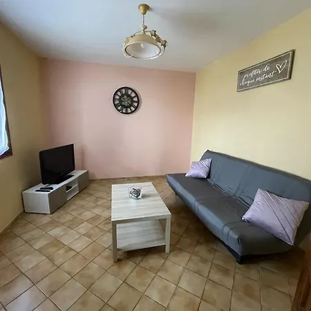 Appartement Au Bord Du Lac Avec Terrasse La Tour-d'Auvergne Exterior photo